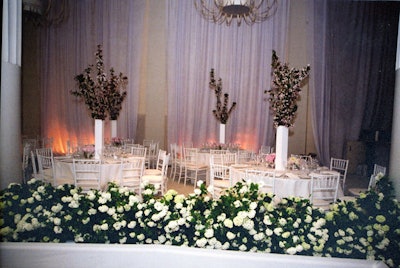In 2003, Isabell went for an all-white look as a nod to the Costume Institute's 'Goddess' exhibit. He decorated the museum's former restaurant space with white draping and carpeting, hedges of hydrangea, and crab apple blossoms and peonies on the tables.