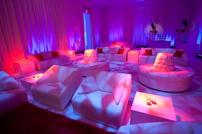 To give guests a place to mingle, network, and relax before and after the presentation, the production crew created a lounge.