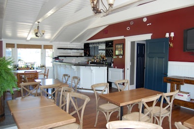 The inn's 25-seat Blue Horse Pub has a 42-inch flat-screen TV and, like the dining rooms, opens onto the patio.