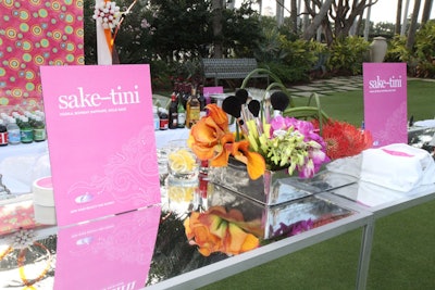 Pistils and Petals incorporated Anisa International's cosmetic brushes into the floral centerpieces on the bar.