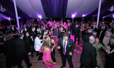 Shortly after dinner, guests made their way to the central dance floor.