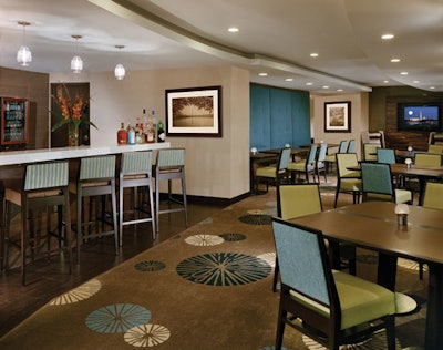 The redesigned 10th-floor executive lounge features daily complimentary continental breakfast and late afternoon hors d'oeuvres.