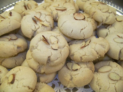 With her baking workshops, Galit Greenfield helps corporate groups make batches of cookies. The workshops can incorporate teambuilding activities.