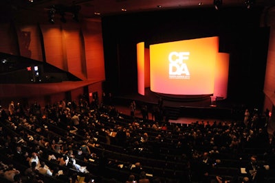 Inside the Starr Theater, a 40- by 30-foot Richard Serra-style sculpture from set designer Scott Pask formed the stage backdrop. To create a variety of color and texture for the evening, the producers shone video projections onto the scenery, which comprised a central cylinder and two wing walls.