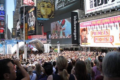 Long before Katy Perry took the stage for her three-song set, hundreds packed the street and the auditorium-style seating at the TKTS booth in Duffy Square.