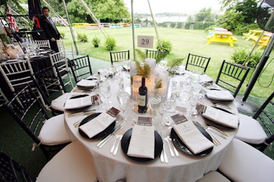 The tables featured an alternating black-and-white color scheme.