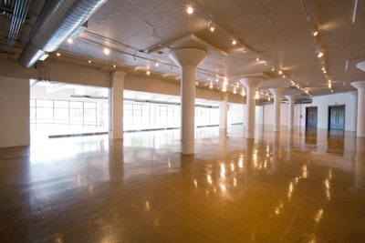 Floor-to-ceiling windows overlook the Chicago skyline.