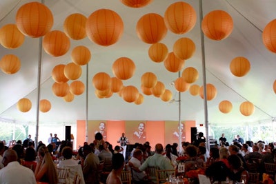 Even though it was really hot, a slight breeze made the orange paper lanterns sway in a dreamy way.