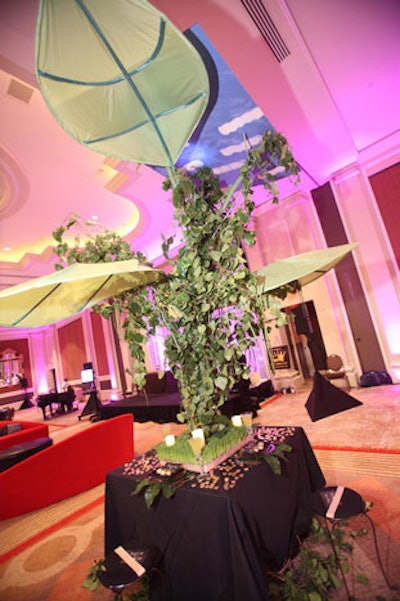 Tierra Floral Design and Juan Carlos Designs created a high-flying centerpiece for their 'Jack and the Beanstalk' design.
