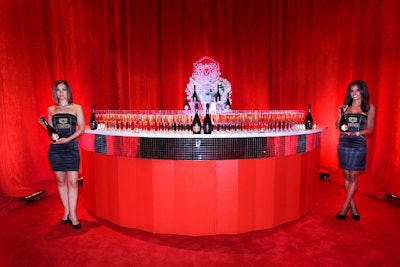 At the entrance to the party space, Vertuze poured its champagne from a curving bar.
