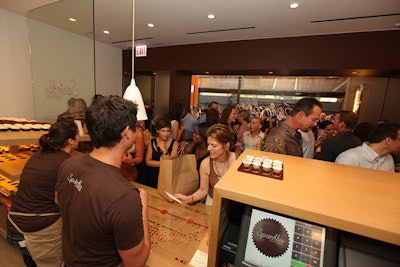 To help train the staff—and to get a takeaway gift—guests were encouraged to order boxes of six cupcakes.