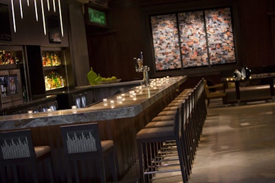 Mixx, the new lobby bar, offers an eclectic food and beverage program that focuses on classic cocktails and menu items with inspired twists.