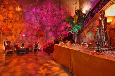 Colorful projections from Bentley Meeker alluded to the room's Indian theme.