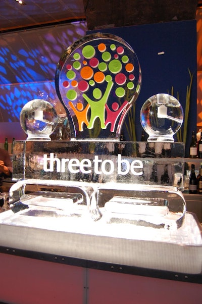 An ice sculpture, created by Iceculture, depicted the logo for the Three to Be foundation.