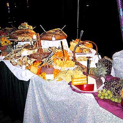 Madison Square Garden served food buffets--lots of breads and cheese--on shimmery tablecloths.