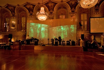 After the performance, some guests continued the evening with dinner and dancing at the Hilton Chicago.