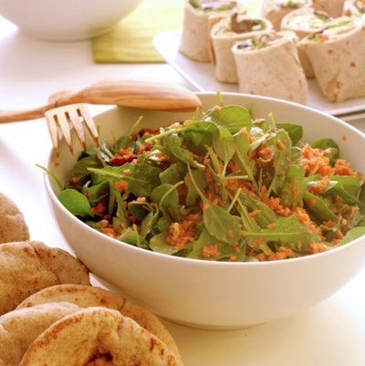 Nanoosh offers hummus, salads, and wraps.