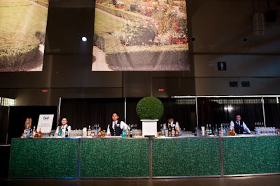 A grassy pattern on the bars in the reception space added to the garden theme.