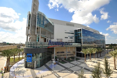 The Amway Center has eight restaurants and bars, including two outside. There are also 17 hospitality spaces like multipurpose areas, private rooms, and suites.