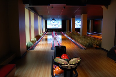 The Central Park lanes section is the one of the largest, with 12 lanes for bowling and capacity for 175 people.