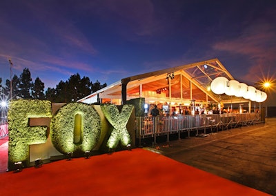 A Fox topiary and six logoed Airstar balloons stood outside the tent.