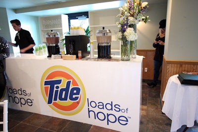 Tide Loads of Hope partnered up with Flow NonFiction to present a screening of the documentary Espwa, A Story of Hope in Haiti. Held at the Sky Lodge, the January 22 event included brunch and cocktails.