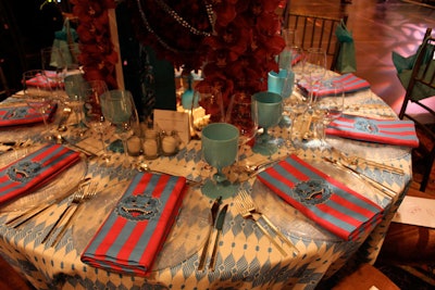 Deborah Buck's table for Buck House contrasted a light blue printed tablecloth with bold blue-and-pink-striped napkins.