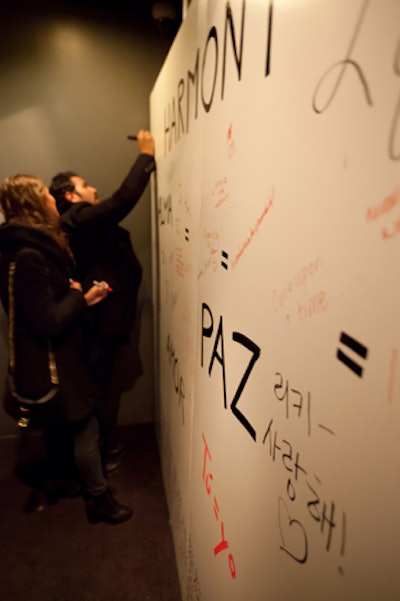 To personalize the event, the producers created a wall and invited guests to sign and write messages on its surface.