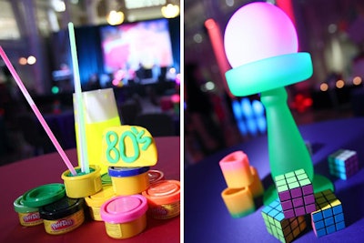 Tabletop decor included '80s staples like mini buckets of Play-Doh, glow sticks, Slinkys, and Rubik’s Cubes.