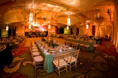 Conceptbait covered the long feasting tables with oasis-green fabric topped with burlap runners and surrounded them with 16 bamboo Chiavari chairs.