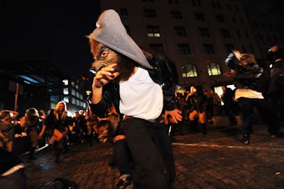 To capture the attention of late-night clubgoers, Harrison & Shriftman staged the stunt in the open public space outside Gaslight lounge.