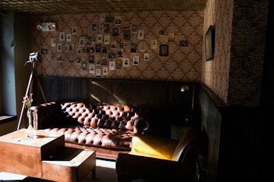 Also on the mezzanine is the Portrait Room, which has the capacity for 12 people or can accommodate as many as 25 when combined with the adjacent gallery.