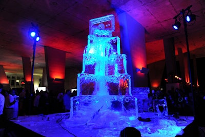 Ice sculptors paid tribute to sponsor American Express with their cake.