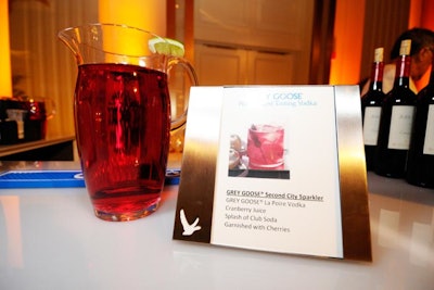 Grey Goose hosted the bar, pouring Chicago-themed drinks such as the 'Second City Sparkler.' The drink combined pear vodka with cranberry juice, club soda, and cherries.