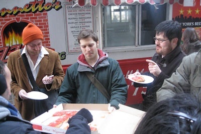 Urban Oyster offers offers food cart tours of Midtown and Lower Manhattan.