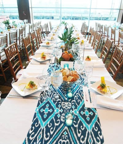 To accommodate the 1,000-person guest list, Dress for Success also used long tables, which the organization decorated with custom runners in the scarf print.