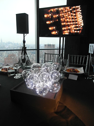 Baura New York alternated between two tabletop centerpieces. The second was a lighting sculpture of lightbulb-shaped glass pieces.