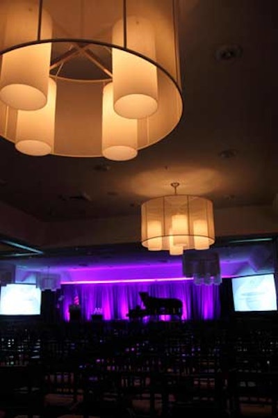 15/40 Productions, which works on the Grammy Awards in Los Angeles, used dim lighting and a low-lying stage to create a more intimate atmosphere in the ballroom for the award show.