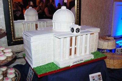 Washington bakery Cake Sayle created a custom cake of the Alabama state capitol for the V.I.P. area.