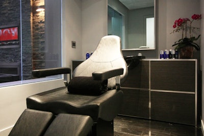 The V.I.P. room is offered for private treatments and can also be used for cocktail receptions.