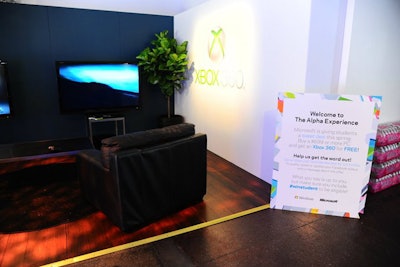 Microsoft set up a lounge for its Xbox 360 gaming platform, and an additional space to play with computers running on Windows and mobile phones equipped with the Windows Phone 7 operating system.