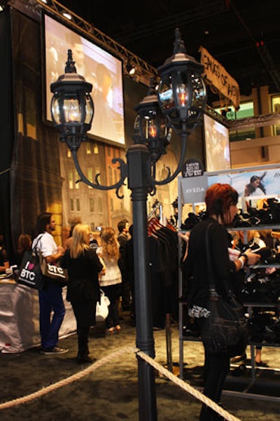 Replicas of old-fashioned streetlamps lined the perimeter of the exhibit.