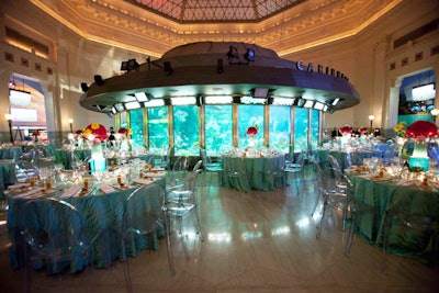 Some guests dined beside the rotunda.