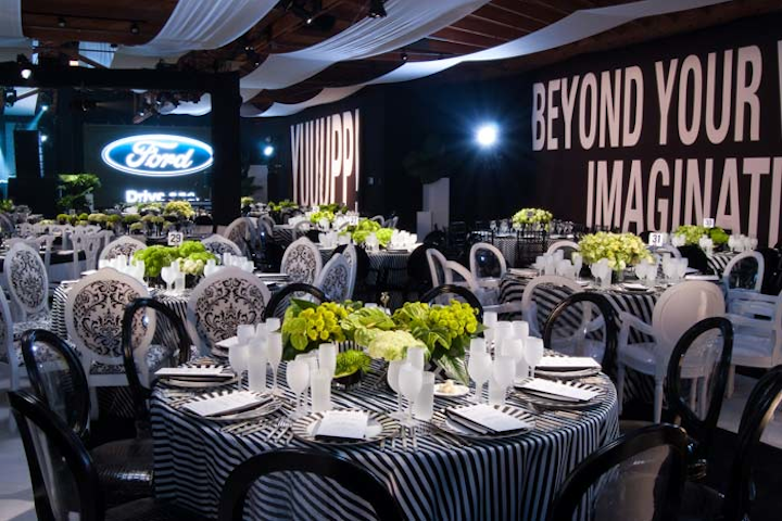 White messages decorated black walls in the dining room.