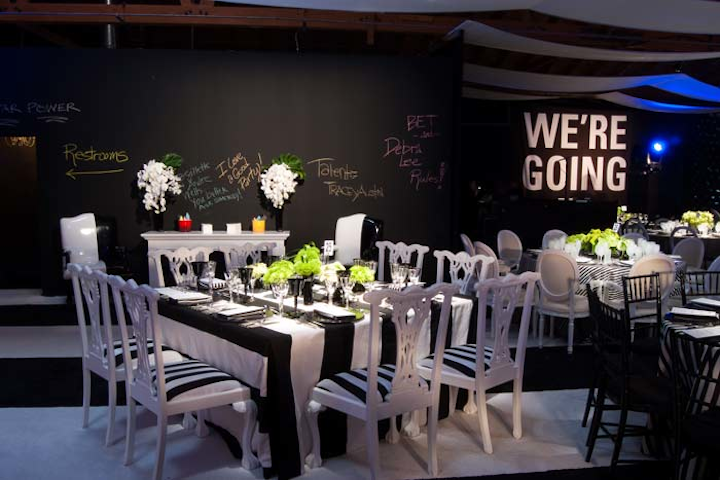 Striped tablecloths and chair cushions punched up the graphic look.