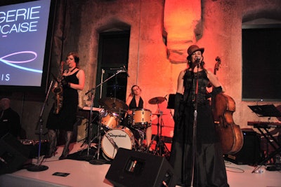 Jazz singer Rita di Ghent performed after the runway show.