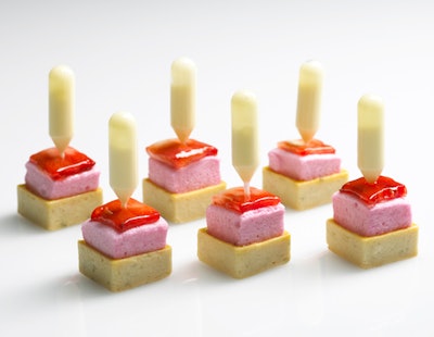 Eatertainment reinvented the skewer for fall, by including the sauce for each bite-size item in a pipette. The skewers come in sweet or savoury flavours, like strawberry shortcake, made with a shortcake cookie, a strawberry marshmallow, and strawberry glaze served on a vanilla crème anglais pipette.