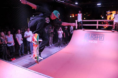 Built in the New York Design and Construction shop and assembled on site, the sturdy ramp included ledges for the skaters to stand on, a railing to prevent participants from falling off the deck, and a net enclosure.