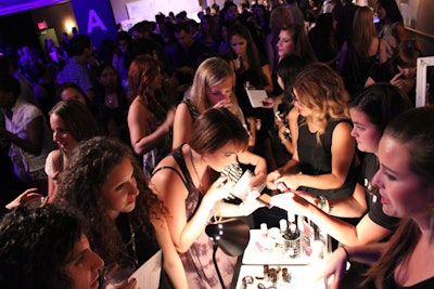 Greek beauty products manufacturer Korres provided a testing counter where attendees could try out natural and organic items, including lip butter, moisturizers, and foundations. Korres also supplied the makeup for the models on the runway.