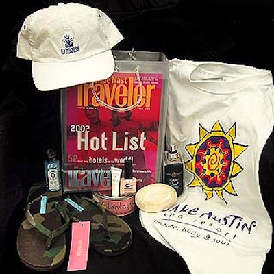 E2144sho 02 0501 Condenastetravelergiftbag 1 320
